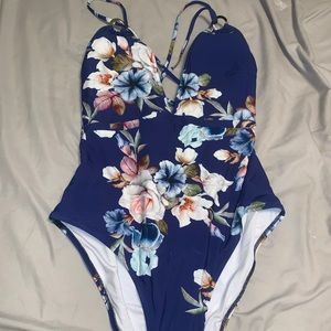 Cupshe size large one piece